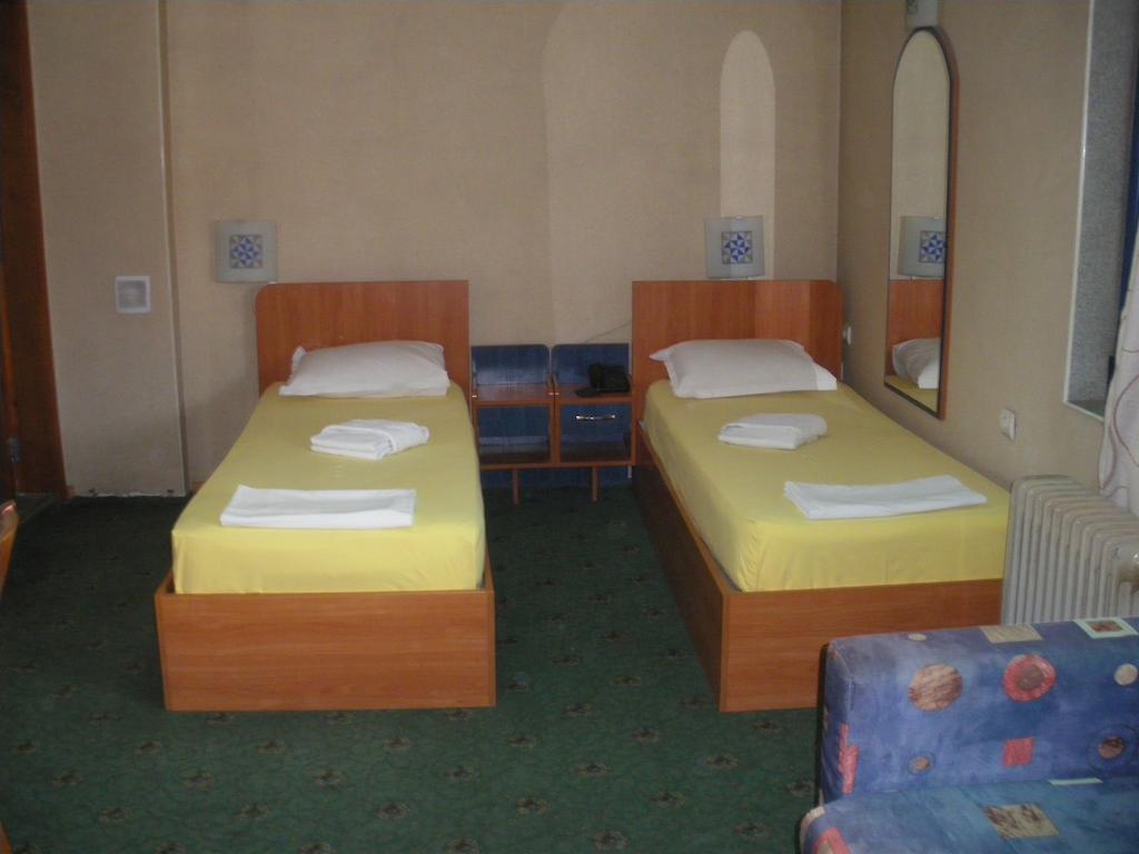 Brani Family Hotel Ruse Chambre photo